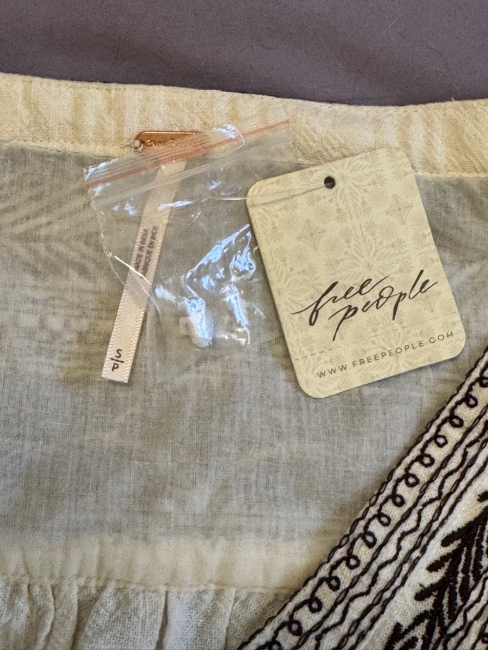 Free People Iggie Embroidered Peasant Blouse Ivory / Black Bean S NWT - Picture 9 of 11